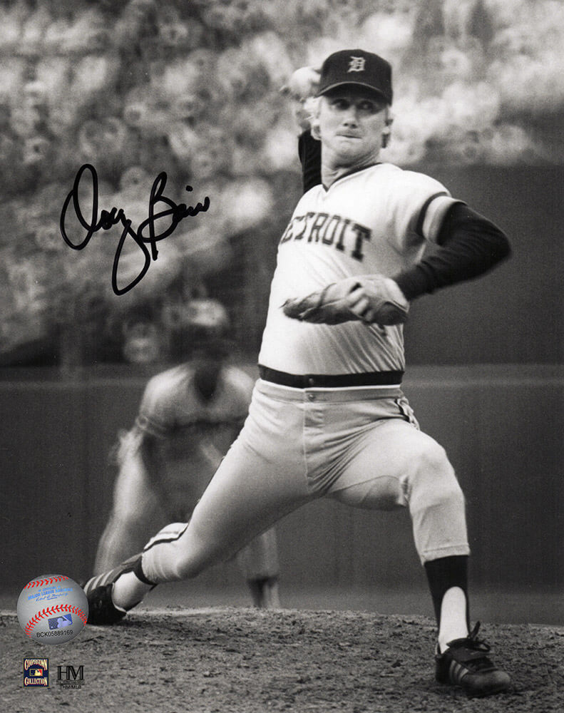 Doug Bair Signed Detroit Tigers Pitching Action B&W 8x10 Photo - BAI08P110 - Doug Bair Signed Detroit Tigers Pitching Action B&W 8x10 Photo product image