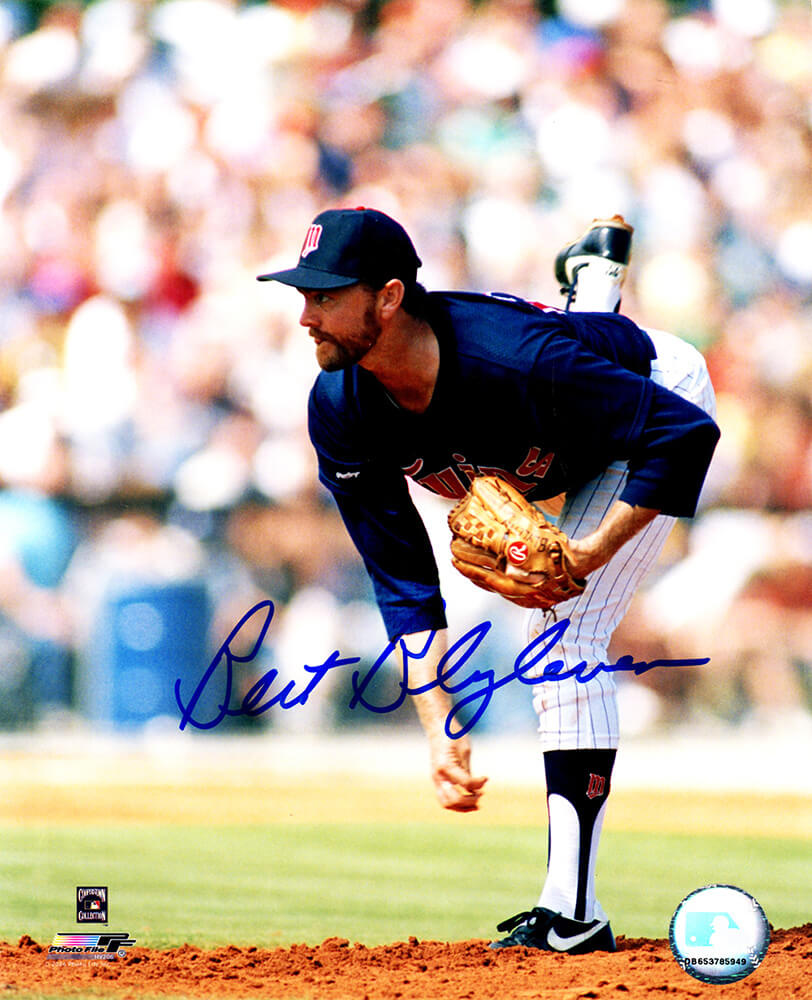 Bert Blyleven Signed Twins Pitching 8x10 Photo - BLY08P100 - Bert Blyleven Signed Twins Pitching 8x10 Photo product image