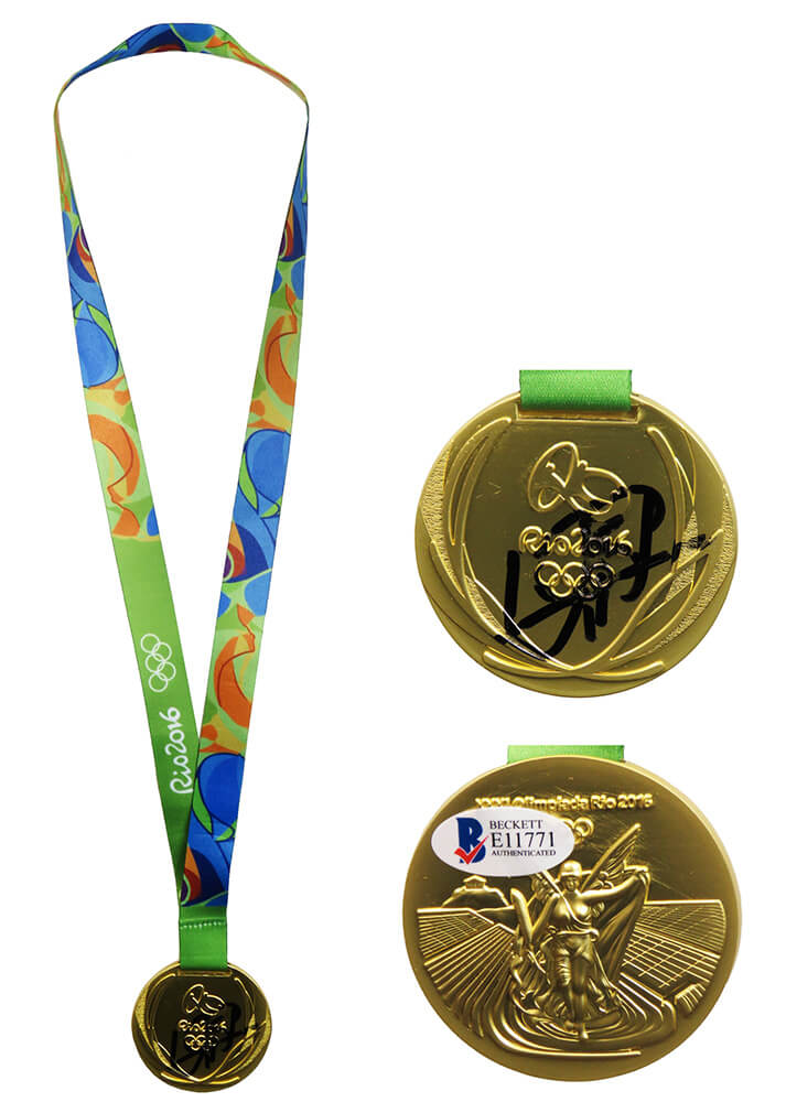 Usian Bolt Signed Rio 2016 Replica Gold Medal (Beckett) - BOLOTH500 - Usian Bolt Signed Rio 2016 Replica Gold Medal (Beckett) product image