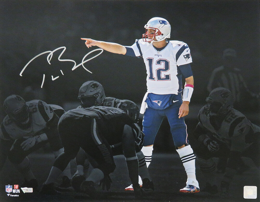 Tom Brady Signed New England Patriots Spotlight 16x20 Photo (Fanatics) - BRA16P320 - Tom Brady Signed New England Patriots Spotlight 16x20 Photo (Fanatics) product image