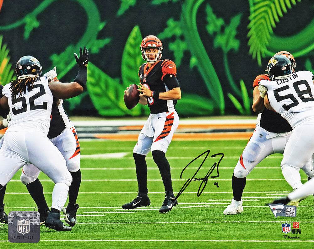 Joe Burrow Signed Cincinnati Bengals In Pocket Action 8x10 Photo (Fanatics) - BUR08P322 - Joe Burrow Signed Cincinnati Bengals In Pocket Action 8x10 Photo (Fanatics) product image