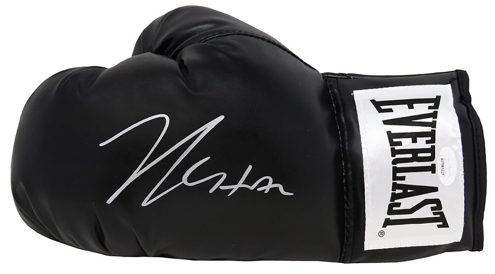Julio Cesar Chavez Signed Everlast Black Boxing Glove - (JSA) - CHAGLV506 - Julio Cesar Chavez Signed Everlast Black Boxing Glove - (JSA) product image
