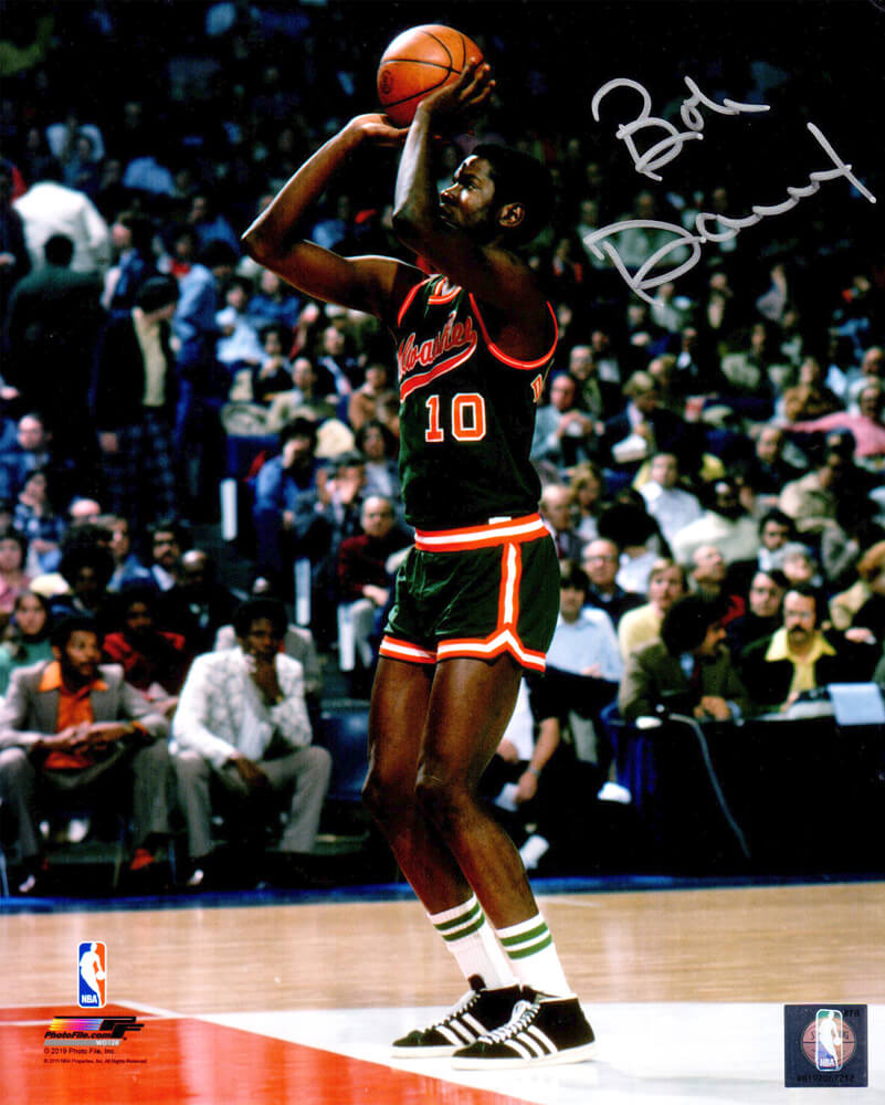 Bob Dandridge Signed Milwaukee Bucks Action 8x10 Photo - DAN08P200 - Bob Dandridge Signed Milwaukee Bucks Action 8x10 Photo product image