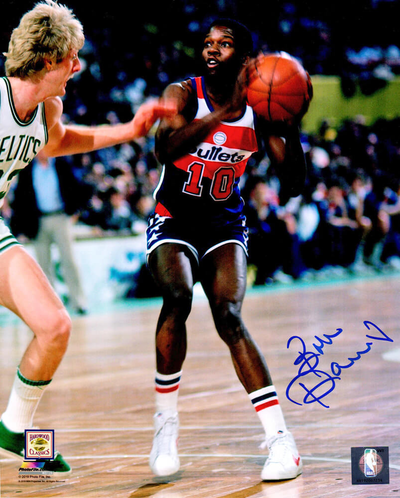Bob Dandridge Signed Washington Bullets Action 8x10 Photo - DAN08P201 - Bob Dandridge Signed Washington Bullets Action 8x10 Photo product image