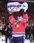 Scott Darling Signed Chicago Blackhawks Holding 2015 Stanley Cup Side View 8x10 Photo - DAR08P404 - Scott Darling Signed Chicago Blackhawks Holding 2015 Stanley Cup Side View 8x10 Photo product image