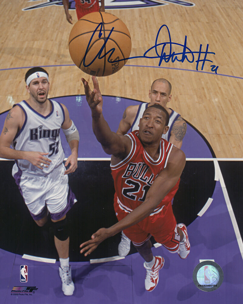 Chris Duhon Signed Chicago Bulls Action vs Kings 8x10 Photo - DUH08P201 - Chris Duhon Signed Chicago Bulls Action vs Kings 8x10 Photo product image