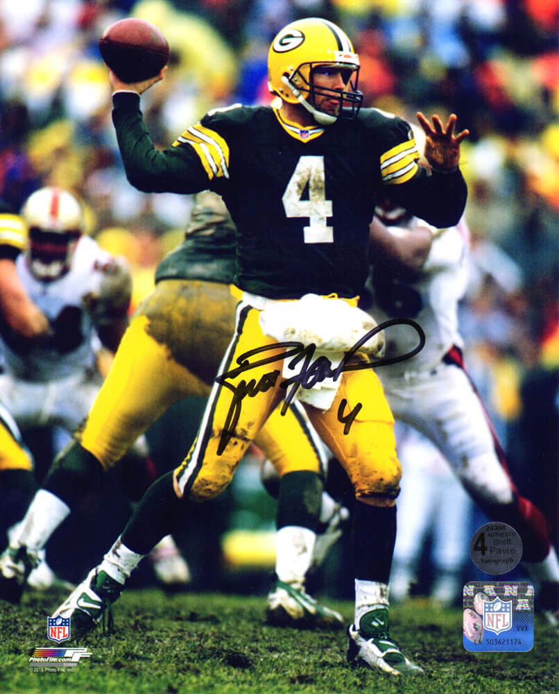 Brett Favre Signed Green Bay Packers Passing 8x10 Photo - FAV08P301 - Brett Favre Signed Green Bay Packers Passing 8x10 Photo product image