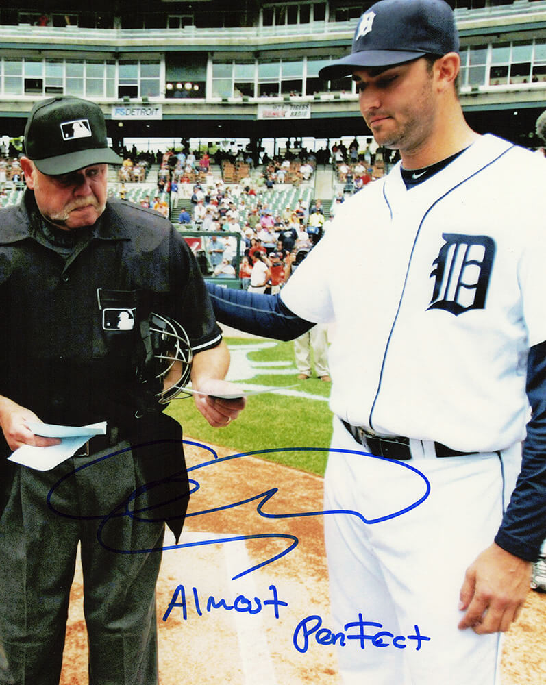 Armando Galarraga Signed Tigers With Umpire Pat On Back 8x10 Photo w/Almost Perfect - GAL08P100MYS - Armando Galarraga Signed Tigers With Umpire Pat On Back 8x10 Photo w/Almost Perfect product image