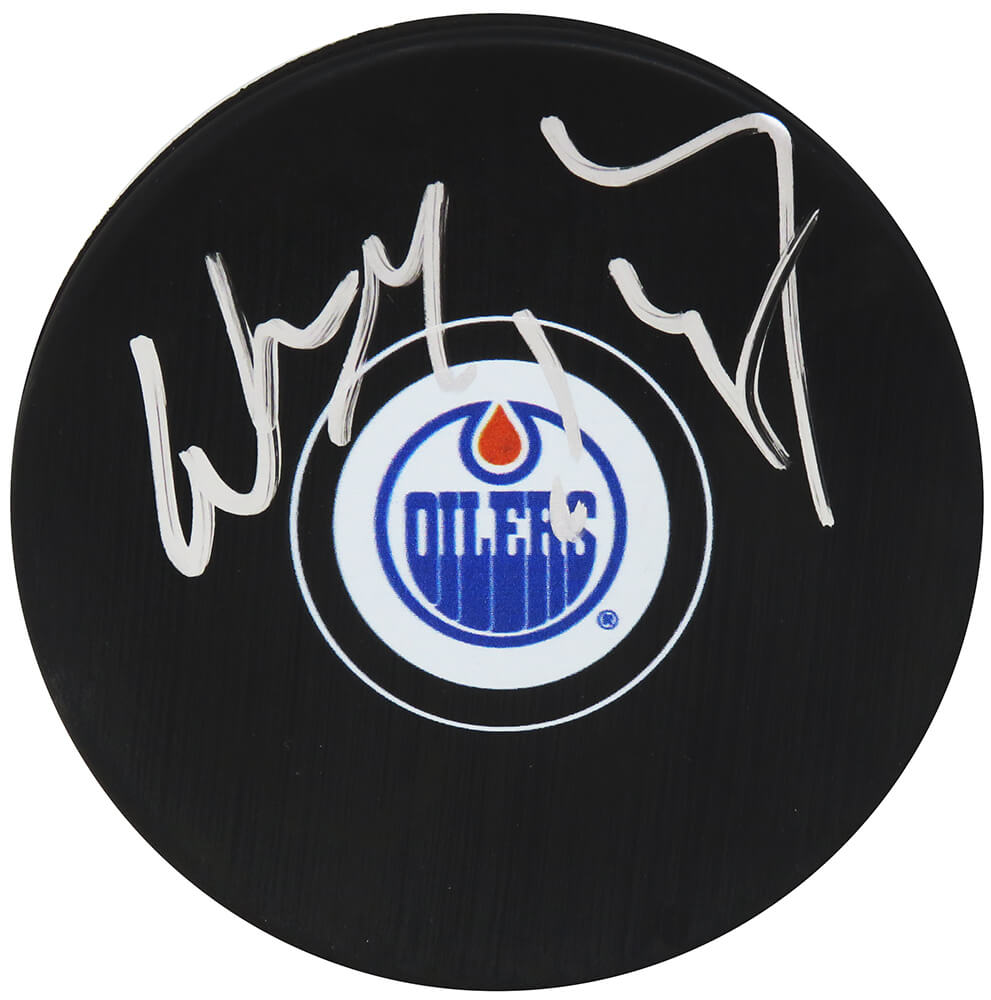 Wayne Gretzky Signed Edmonton Oilers Logo Hockey Puck (Beckett #A11622) - GREPUC405 - Wayne Gretzky Signed Edmonton Oilers Logo Hockey Puck (Beckett #A11622) product image