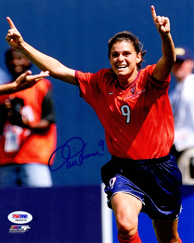 Mia Hamm Signed USA Soccer Celebration 8x10 Photo - HAM08P500 - Mia Hamm Signed USA Soccer Celebration 8x10 Photo product image
