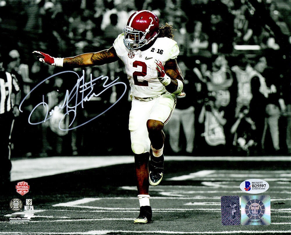 Derrick Henry Signed Alabama Crimson Tide Heisman Pose Spotlight 8x10 Photo (Beckett) - HEN08P310 - Derrick Henry Signed Alabama Crimson Tide Heisman Pose Spotlight 8x10 Photo (Beckett) product image