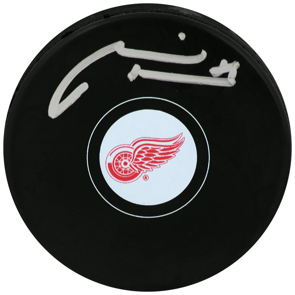Marian Hossa Signed Detroit Red Wings Logo Hockey Puck - HOSPUC410 - Marian Hossa Signed Detroit Red Wings Logo Hockey Puck product image