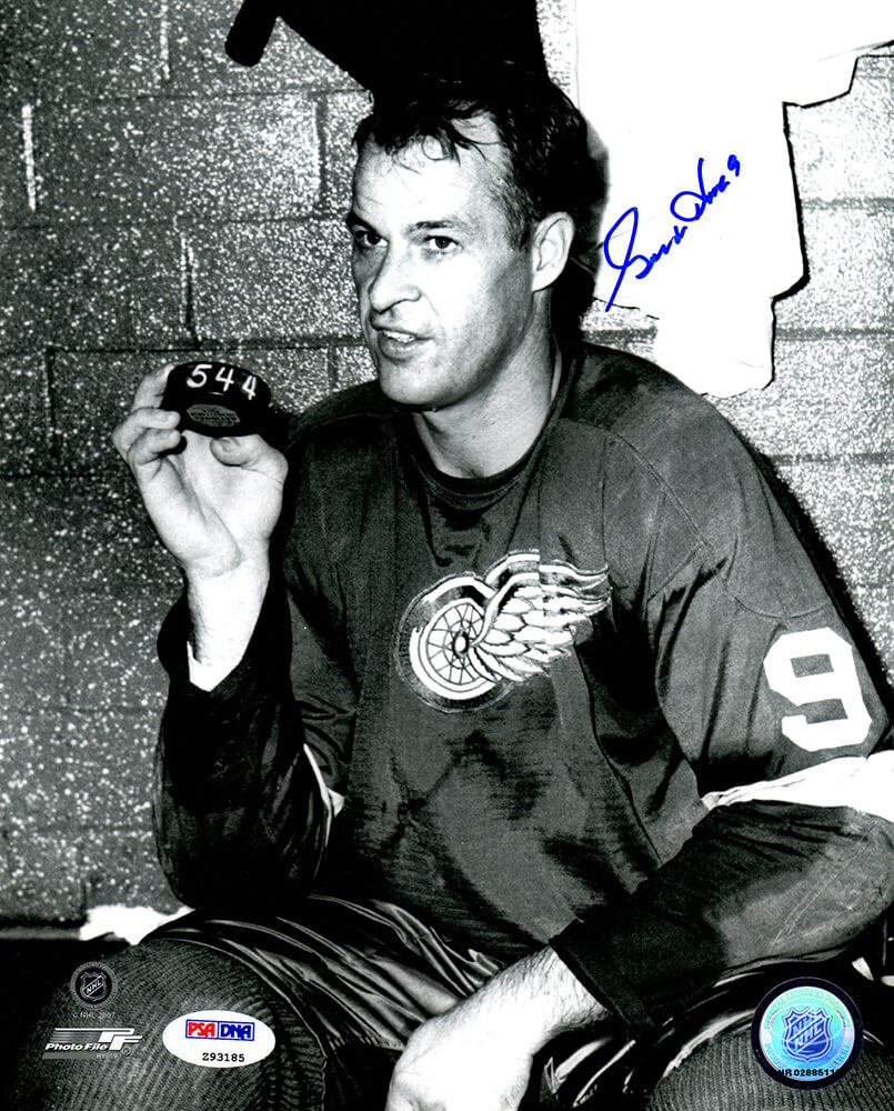 Gordie Howe Signed Detroit Red Wings 544th Goal Puck B&W 8x10 Photo (PSA/DNA)  - HOW08P405 - Gordie Howe Signed Detroit Red Wings 544th Goal Puck B&W 8x10 Photo (PSA/DNA) product image