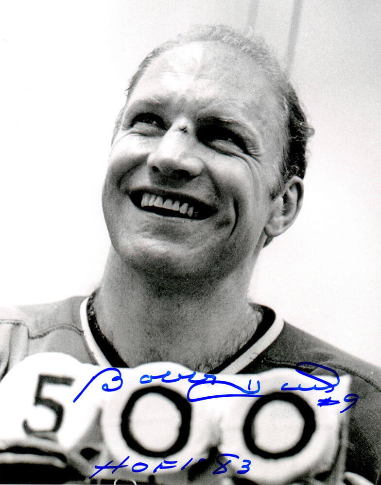 Bobby Hull Signed Head Shot 8x10 Photo w/HOF 1983 - HUL08P426 - Bobby Hull Signed Head Shot 8x10 Photo w/HOF 1983 product image