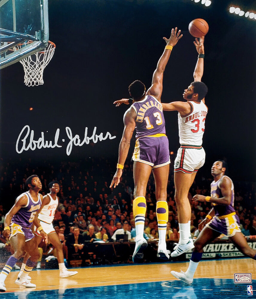Kareem Abdul-Jabbar Signed Milwaukee Bucks Sky Hook Over Wilt Chamberlain 16x20 Photo - JAB16P221 - Kareem Abdul-Jabbar Signed Milwaukee Bucks Sky Hook Over Wilt Chamberlain 16x20 Photo product image
