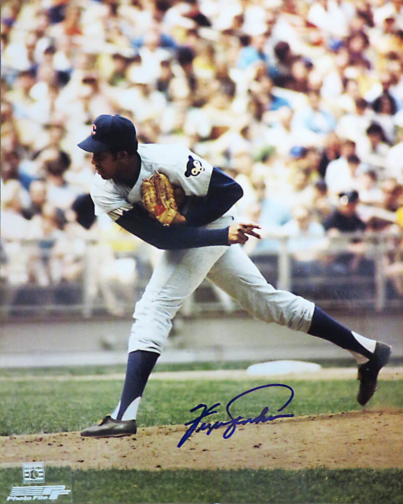 Fergie Jenkins Signed Chicago Cubs Pitching 8x10 Photo - JEN08P125 - Fergie Jenkins Signed Chicago Cubs Pitching 8x10 Photo product image