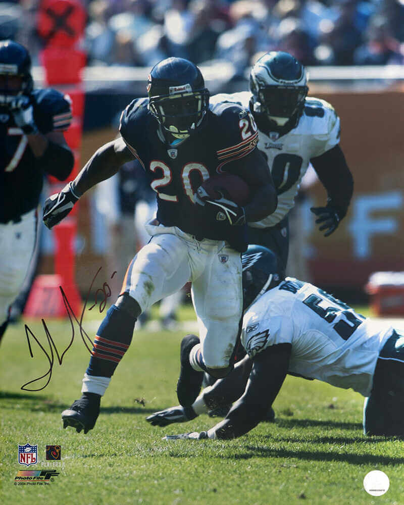 Thomas Jones Signed Chicago Bears Navy Jersey Action vs Eagles 16x20 Photo - JON16P330 - Thomas Jones Signed Chicago Bears Navy Jersey Action vs Eagles 16x20 Photo product image