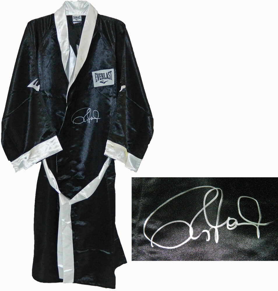 Roy Jones Jr Signed Everlast Black Full Length Boxing Robe - JONROB502 - Roy Jones Jr Signed Everlast Black Full Length Boxing Robe product image