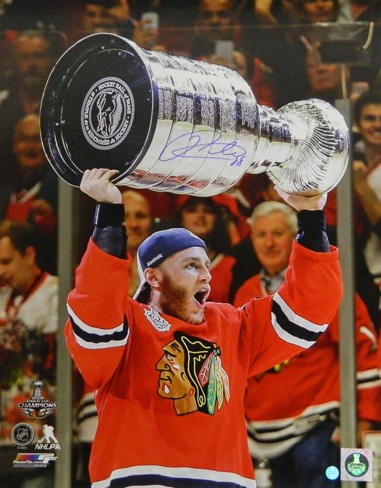 Patrick Kane Signed Chicago Blackhawks 2015 Stanley Cup Trophy 16x20 Photo - KAN16P402 - Patrick Kane Signed Chicago Blackhawks 2015 Stanley Cup Trophy 16x20 Photo product image