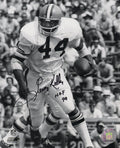 Leroy Kelly Signed Cleveland Browns B&W With Football Action 8x10 Photo w/HOF'94 - KEL08P305TW - Leroy Kelly Signed Cleveland Browns B&W With Football Action 8x10 Photo w/HOF'94 product image