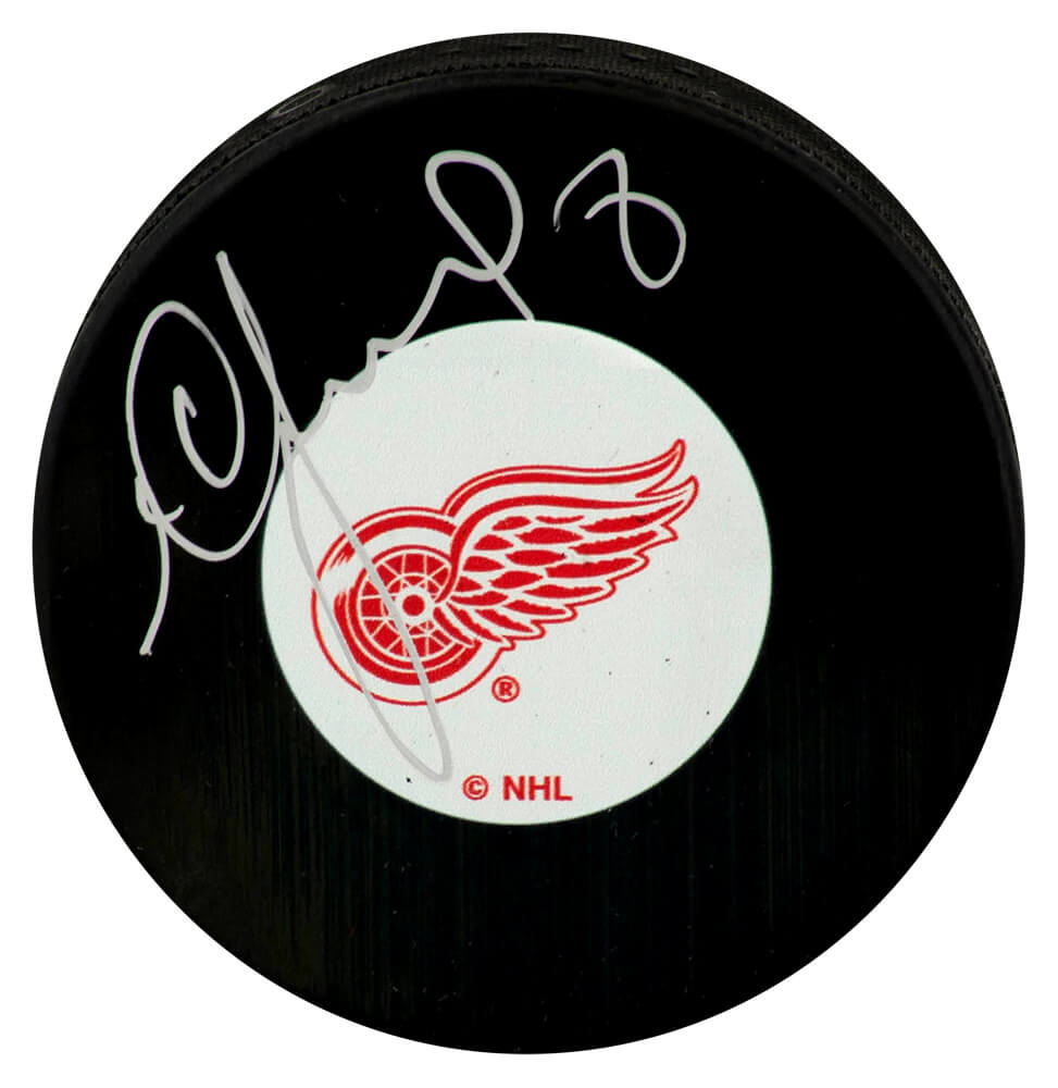 Igor Larionov Signed Detroit Red Wings Logo Hockey Puck - LARPUC412 - Igor Larionov Signed Detroit Red Wings Logo Hockey Puck product image