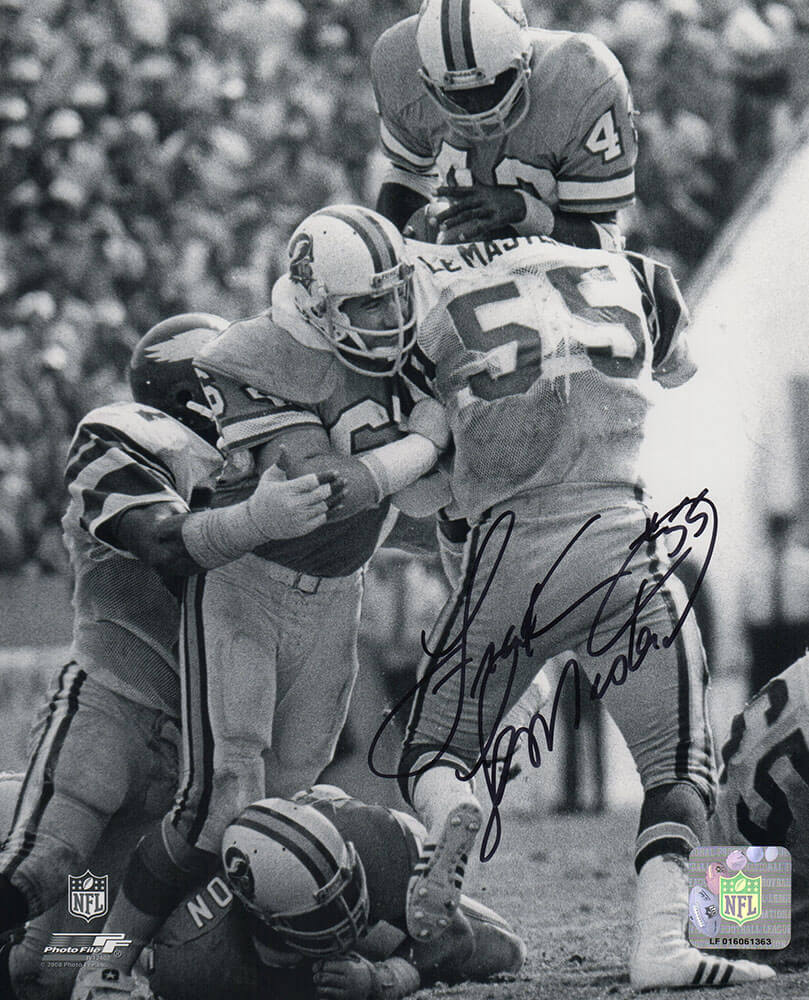 Frank LeMaster Signed Philadelphia Eagles B&W Action vs Bucs 8x10 Photo - LEM08P302TW - Frank LeMaster Signed Philadelphia Eagles B&W Action vs Bucs 8x10 Photo product image