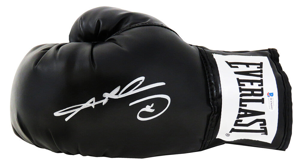 Sugar Ray Leonard Signed Everlast Black Boxing Glove (Beckett) - LEOGLV502 - Sugar Ray Leonard Signed Everlast Black Boxing Glove (Beckett) product image