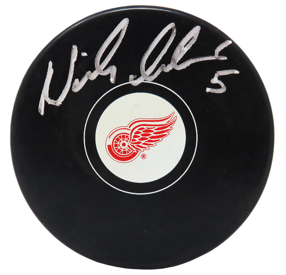Nicklas Lidstrom Signed Detroit Red Wings Logo Hockey Puck - LIDPUC401 - Nicklas Lidstrom Signed Detroit Red Wings Logo Hockey Puck product image