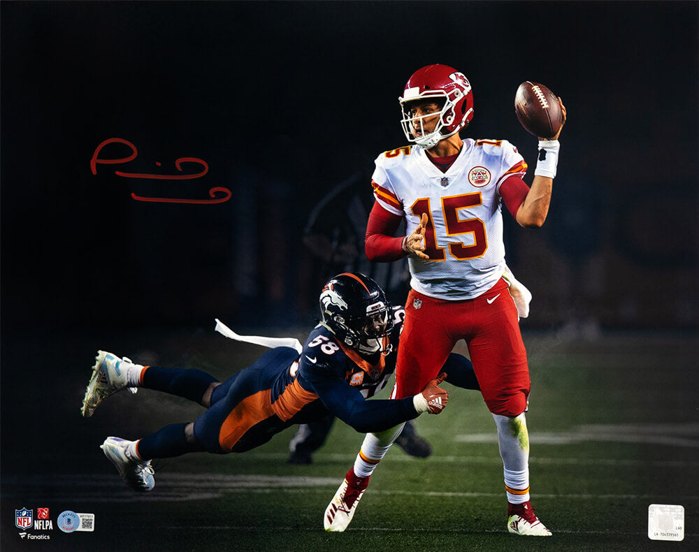Patrick Mahomes Signed Kansas City Chiefs vs Broncos Action 16x20 Photo (Beckett) - MAH16P303 - Patrick Mahomes Signed Kansas City Chiefs vs Broncos Action 16x20 Photo (Beckett) product image