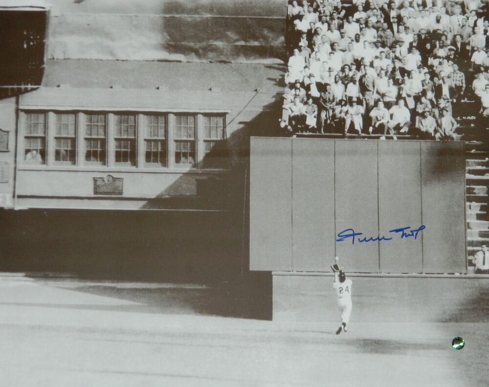 Willie Mays Signed Giants World Series B&W "The Catch" 16x20 Photo - MAY16P100 - Willie Mays Signed Giants World Series B&W "The Catch" 16x20 Photo product image