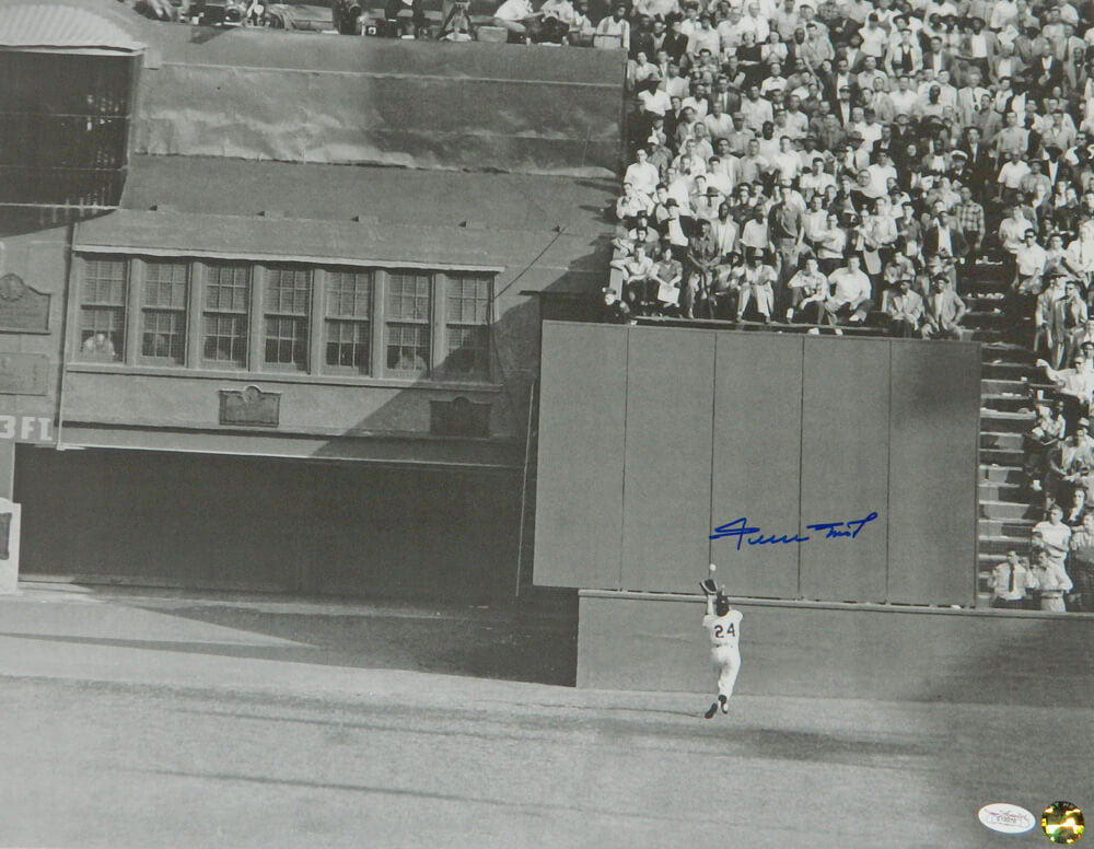 Willie Mays Signed Giants World Series B&W 'The Catch' 16x20 Photo - JSA - MAY16P101 - Willie Mays Signed Giants World Series B&W 'The Catch' 16x20 Photo - JSA product image