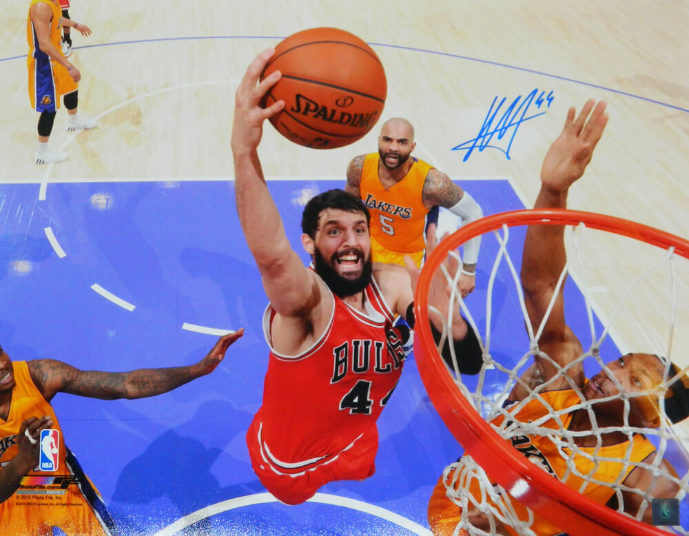 Nikola Mirotic Signed Chicago Bulls Action vs Los Angeles Lakers 16x20 Photo - MIR16P201 - Nikola Mirotic Signed Chicago Bulls Action vs Los Angeles Lakers 16x20 Photo product image