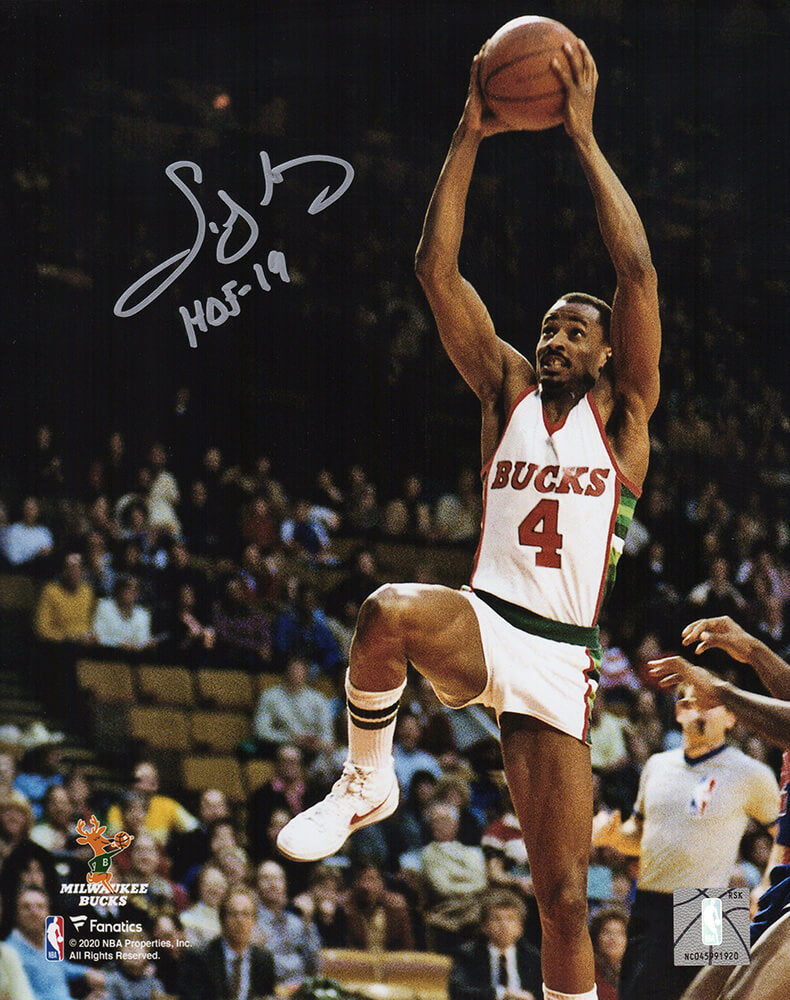 Sidney Moncrief Signed Milwaukee Bucks White Jersey Action 8x10 Photo w/HOF'19 - MON08P201 - Sidney Moncrief Signed Milwaukee Bucks White Jersey Action 8x10 Photo w/HOF'19 product image