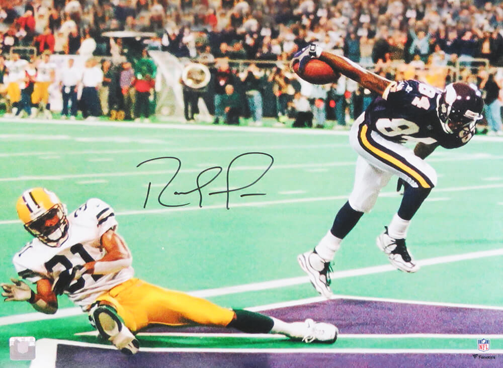Randy Moss Signed Minnesota Vikings Scoring Touchdown Action 16x20 Photo - MOS16P300 - Randy Moss Signed Minnesota Vikings Scoring Touchdown Action 16x20 Photo product image