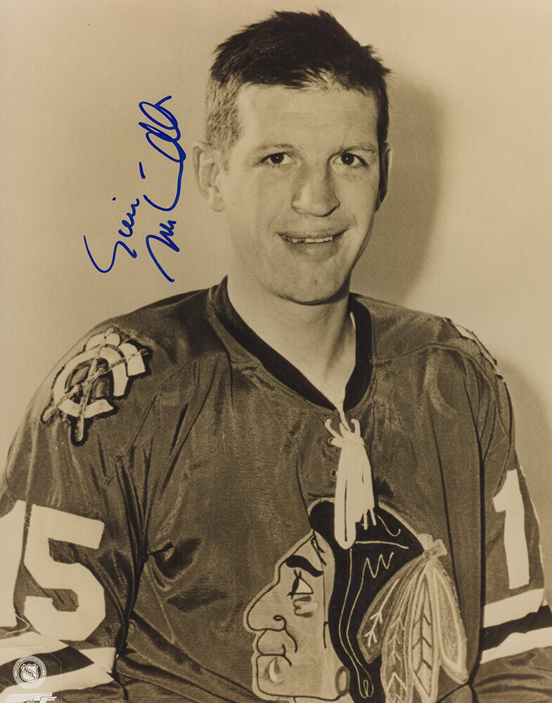 Eric Nestrenko Signed Blackhawks B&W Pose 8x10 Photo - NES08P400 - Eric Nestrenko Signed Blackhawks B&W Pose 8x10 Photo product image