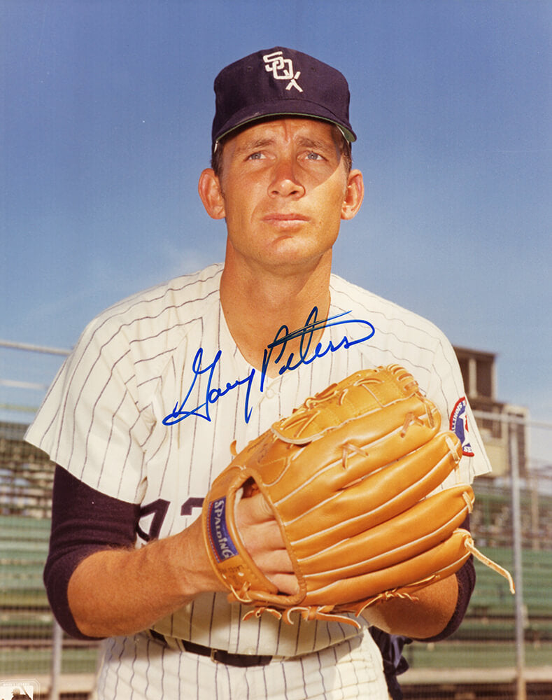 Gary Peters Signed Chicago White Sox Pose With Glove 8x10 Photo - PET08P100 - Gary Peters Signed Chicago White Sox Pose With Glove 8x10 Photo product image