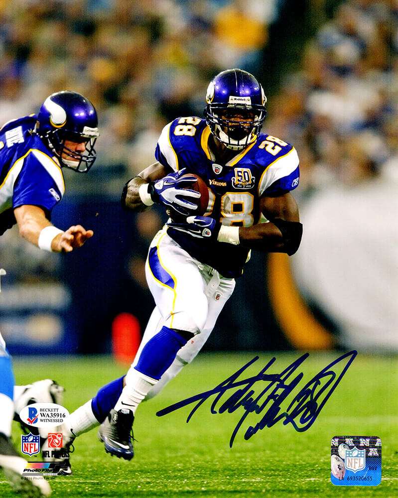 Adrian Peterson Signed Minnesota Vikings Rushing 8x10 Photo (Beckett) - PET08P300 - Adrian Peterson Signed Minnesota Vikings Rushing 8x10 Photo (Beckett) product image