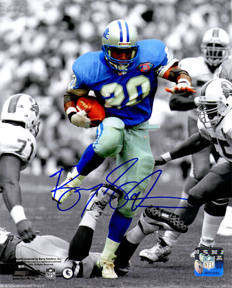 Barry Sanders Signed Detroit Lions Action vs Bucs Spotlight 8x10 Photo - SAN08P310 - Barry Sanders Signed Detroit Lions Action vs Bucs Spotlight 8x10 Photo product image