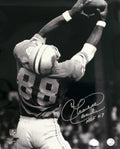 Charlie Sanders Signed Detroit Lions B&W Catching Football 16x20 Photo w/HOF'07 - SAN16P331 - Charlie Sanders Signed Detroit Lions B&W Catching Football 16x20 Photo w/HOF'07 product image