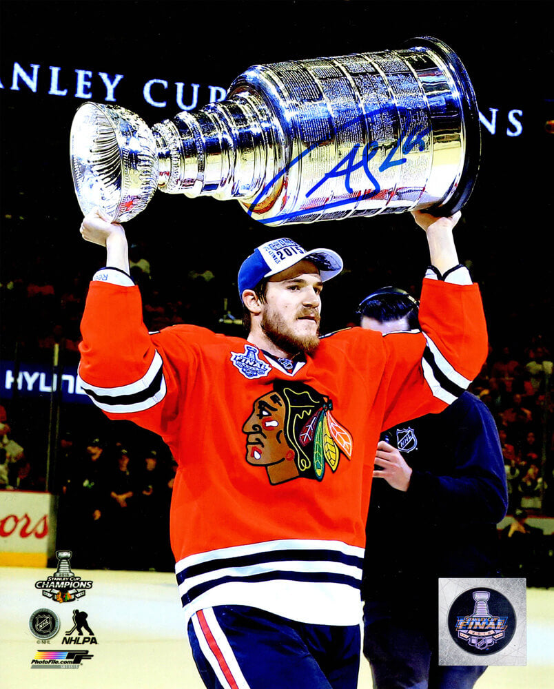 Andrew Shaw Signed Chicago Blackhawks 2015 Stanley Cup Trophy 8x10 Photo - SHA08P423 - Andrew Shaw Signed Chicago Blackhawks 2015 Stanley Cup Trophy 8x10 Photo product image