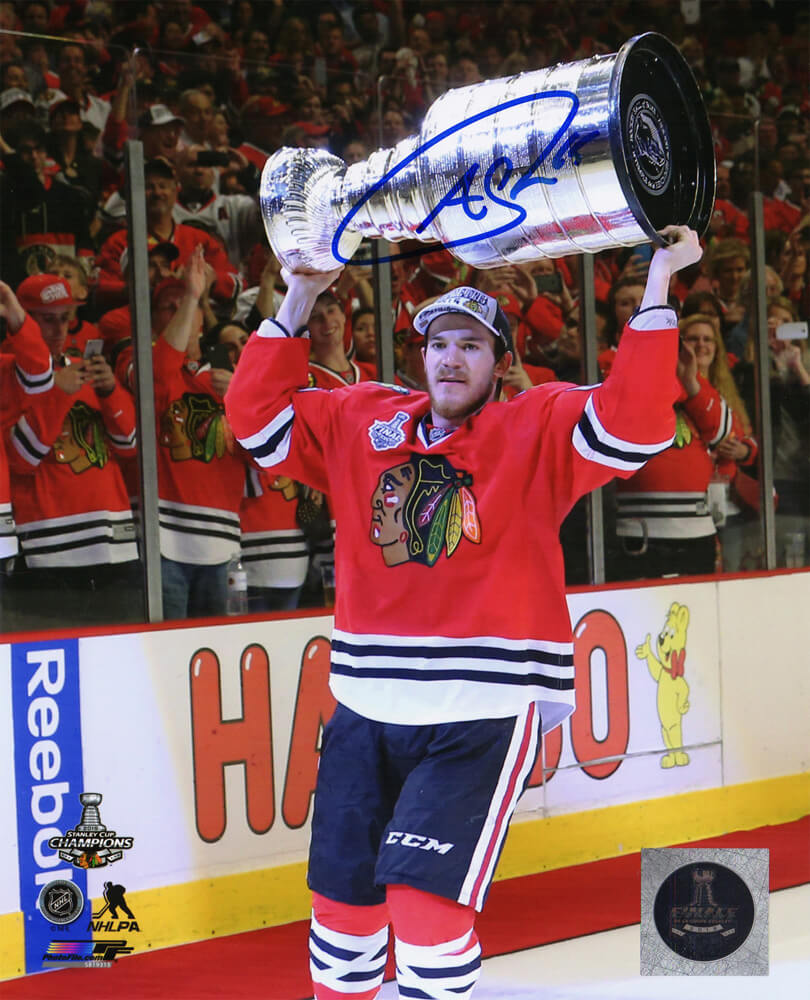 Andrew Shaw Signed Chicago Blackhawks 2015 Stanley Cup Holding Trophy 8x10 Photo - SHA08P428 - Andrew Shaw Signed Chicago Blackhawks 2015 Stanley Cup Holding Trophy 8x10 Photo product image