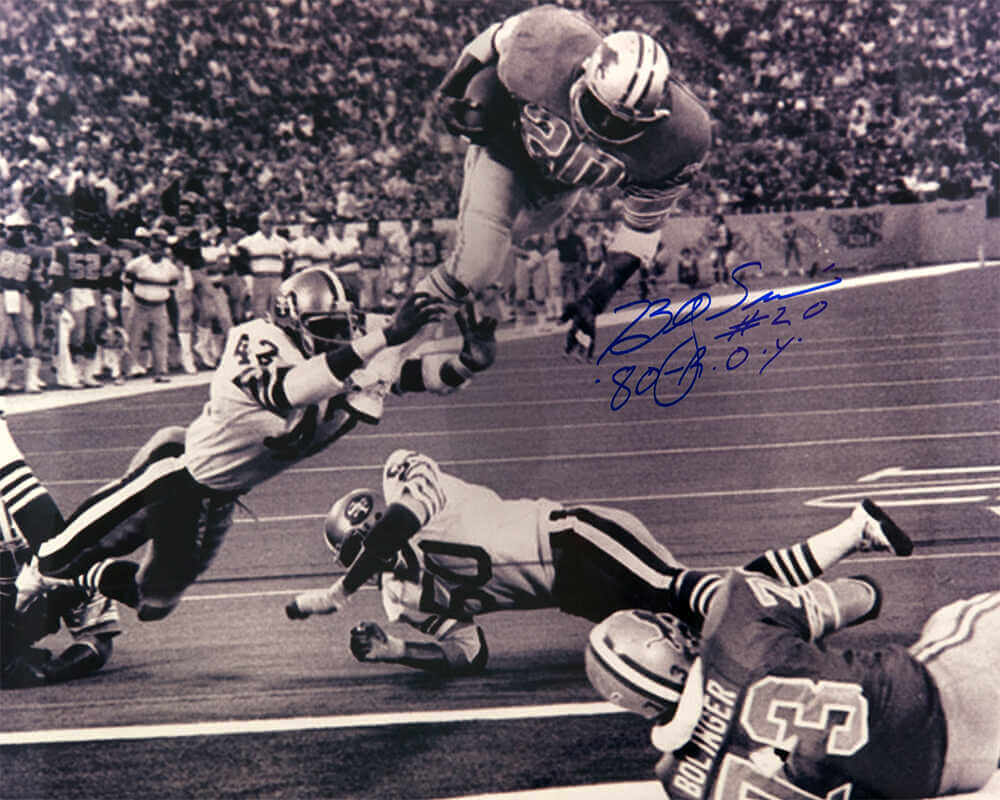 Billy Sims Signed Detroit Lions B&W Action 16x20 Photo w/80 ROY - SIM16P317 - Billy Sims Signed Detroit Lions B&W Action 16x20 Photo w/80 ROY product image