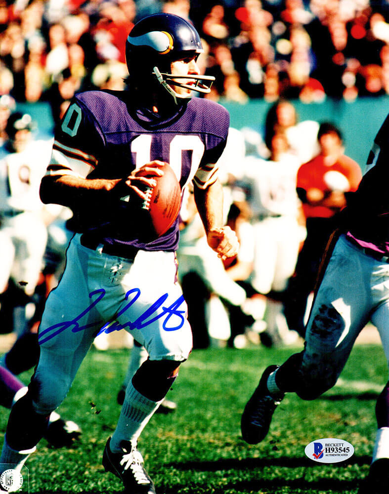 Fran Tarkenton Signed Minnesota Vikings Scrambling 8x10 Photo (Beckett) - TAR08P302 - Fran Tarkenton Signed Minnesota Vikings Scrambling 8x10 Photo (Beckett) product image
