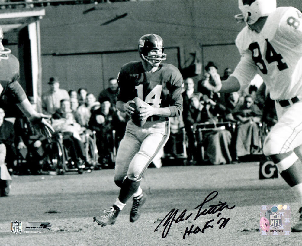 Y.A. Tittle Signed Giants B&W Drop Back Action 8x10 Photo w/HOF'71 - TIT08P303 - Y.A. Tittle Signed Giants B&W Drop Back Action 8x10 Photo w/HOF'71 product image