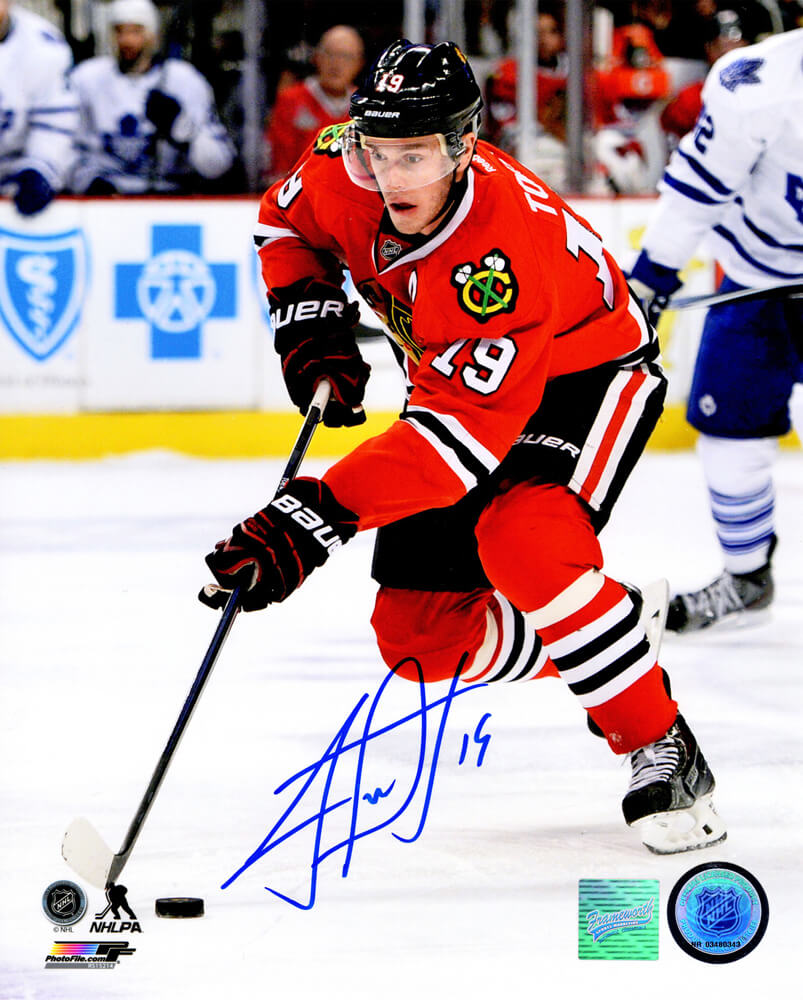 Jonathan Toews Signed Chicago Blackhawks Action 8x10 Photo - TOE08P401 - Jonathan Toews Signed Chicago Blackhawks Action 8x10 Photo product image