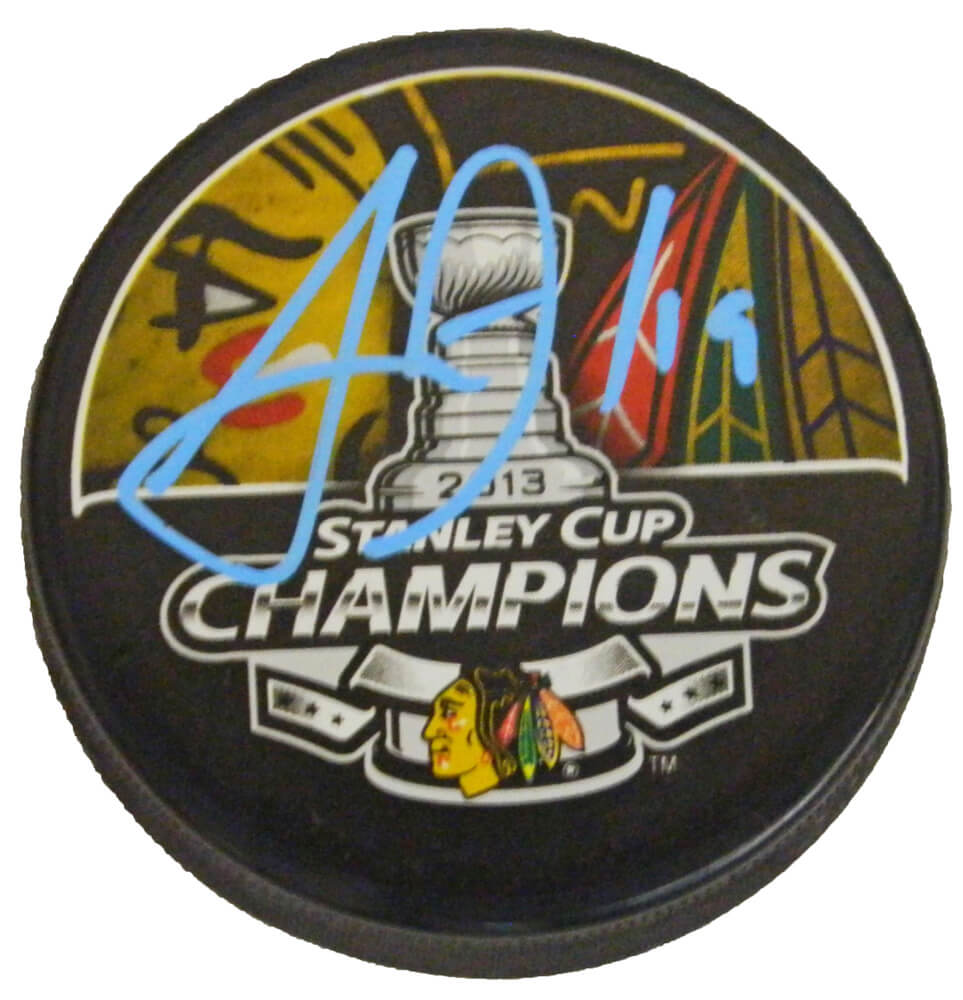 Jonathan Toews Signed Blackhawks 2013 Stanley Cup Champs Logo Hockey Puck - TOEPUC400 - Jonathan Toews Signed Blackhawks 2013 Stanley Cup Champs Logo Hockey Puck product image