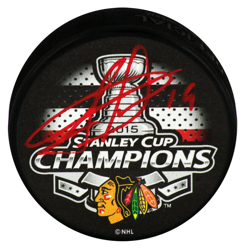 Jonathan Toews Signed Chicago Blackhawks 2015 Stanley Cup Champs Logo Hockey Puck (In Red) - TOEPUC405 - Jonathan Toews Signed Chicago Blackhawks 2015 Stanley Cup Champs Logo Hockey Puck (In Red) product image