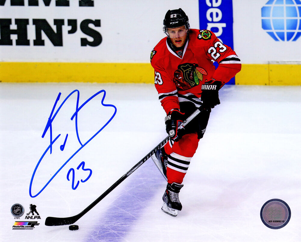 Kris Versteeg Signed Chicago Blackhawks Action With Hockey Puck 8x10 Photo - VER08P403 - Kris Versteeg Signed Chicago Blackhawks Action With Hockey Puck 8x10 Photo product image
