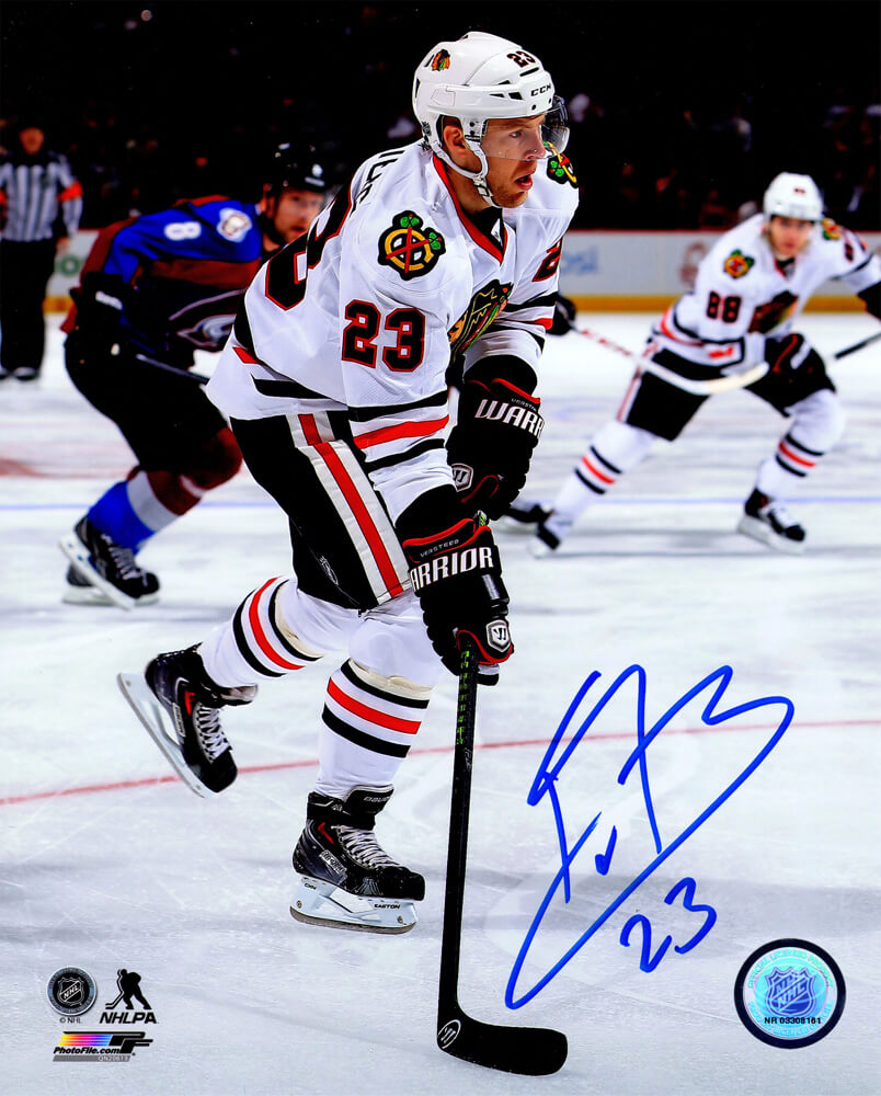 Kris Versteeg Signed Chicago Blackhawks Action White Jersey 8x10 Photo - VER08P404 - Kris Versteeg Signed Chicago Blackhawks Action White Jersey 8x10 Photo product image