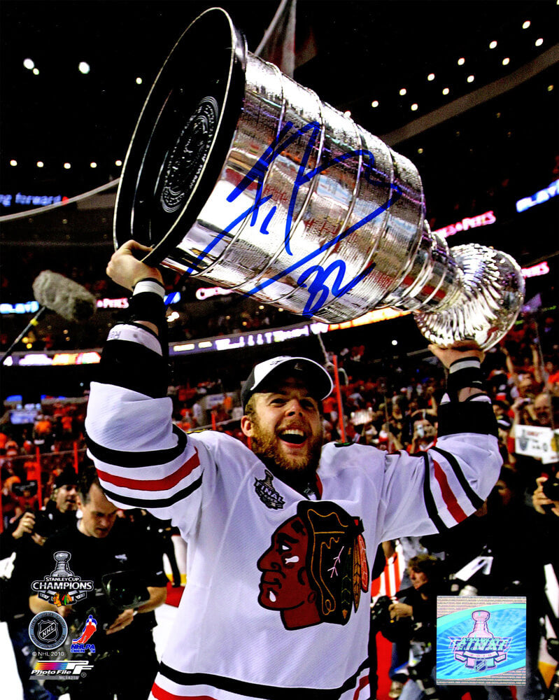 Kris Versteeg Signed Chicago Blackhawks 2010 Stanley Cup Holding Trophy 8x10 Photo - VER08P405 - Kris Versteeg Signed Chicago Blackhawks 2010 Stanley Cup Holding Trophy 8x10 Photo product image